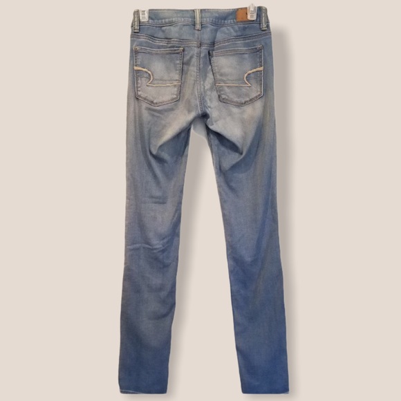 Light Wash AE Jeans - Picture 2 of 2